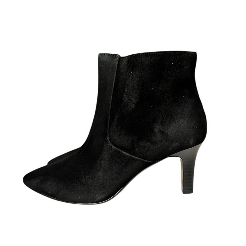 🌻NEW w/box Clarks Illeana Petal Black Suede Womens Ankle Booties Size 7